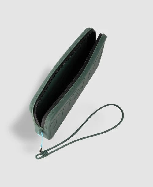 ARENA DRY CLUTCH BAG